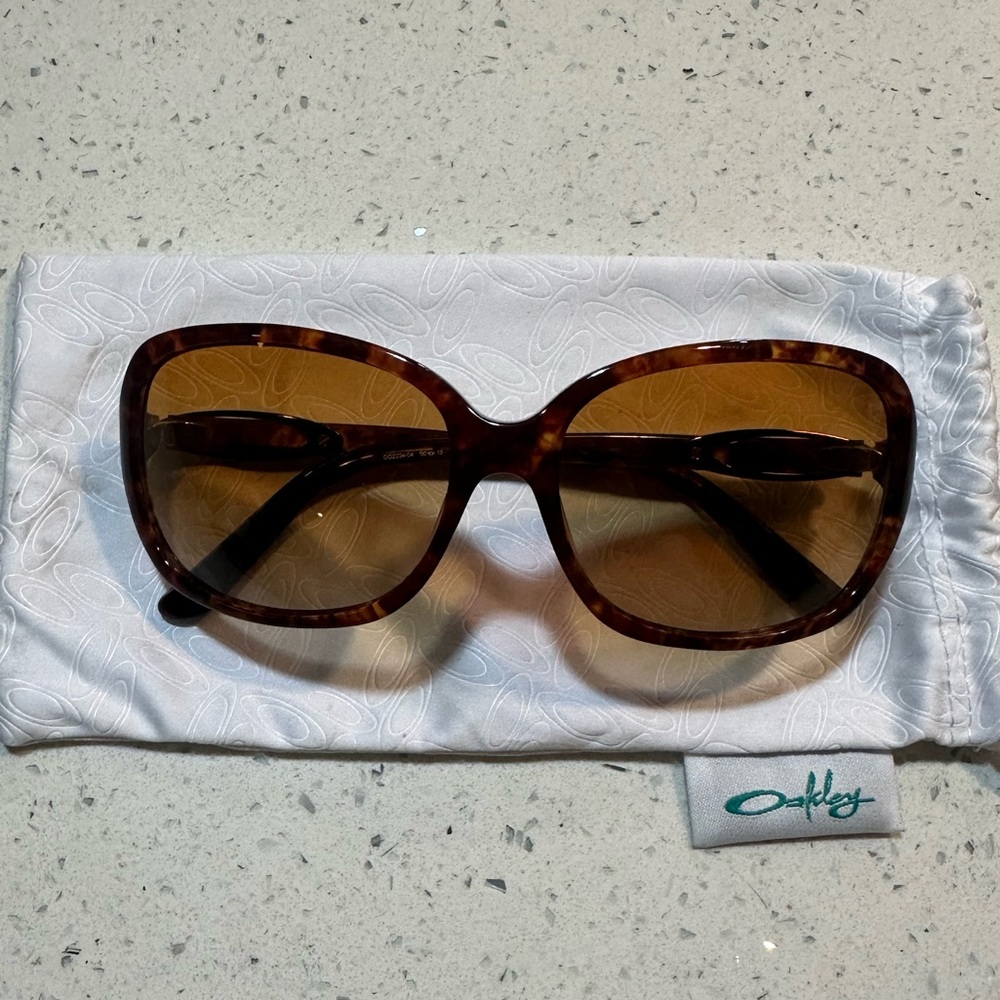 Oakley Obligation Sunglasses / EUC / discontinued style